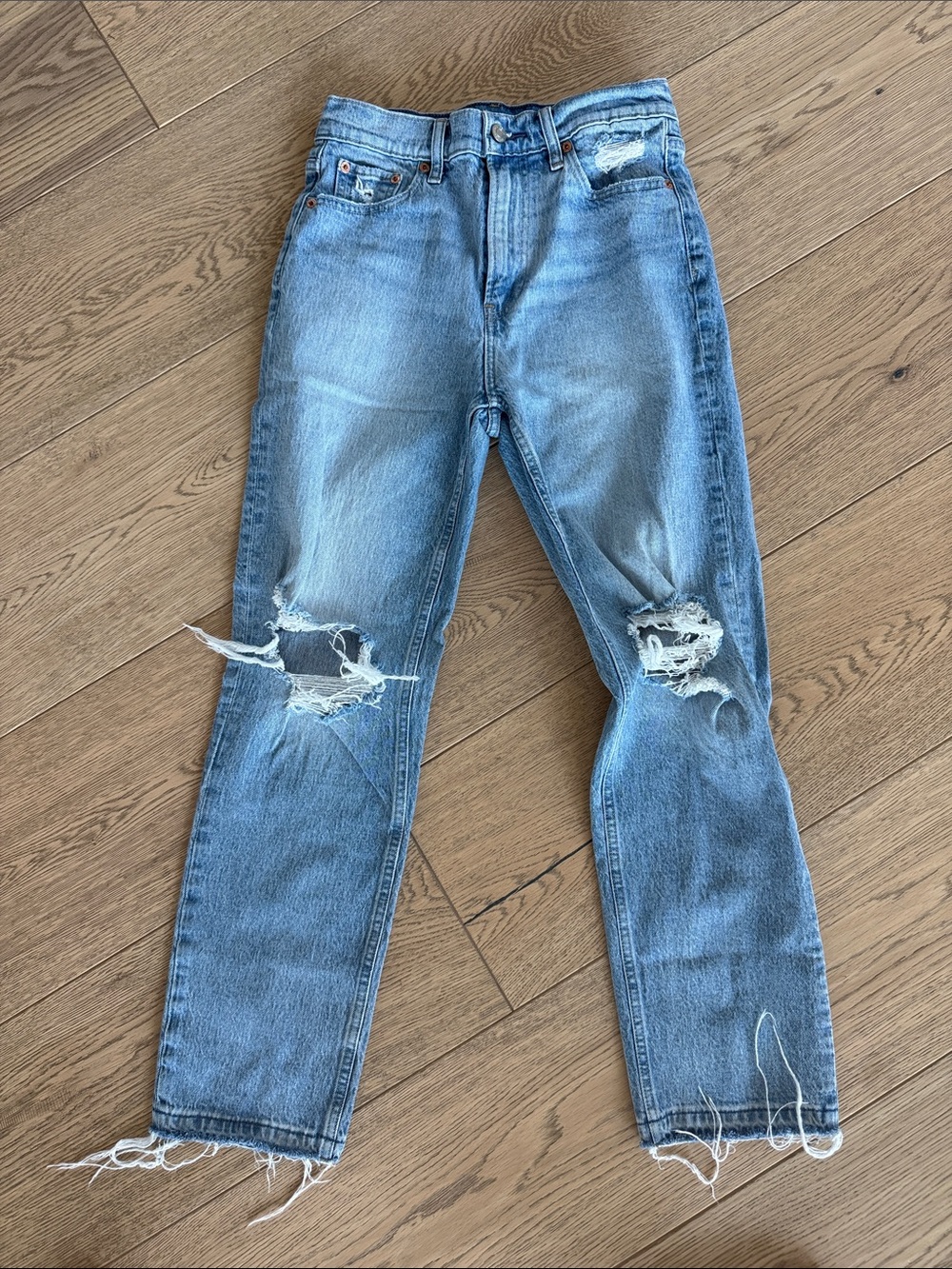 Gap Cheeky Straight Women’s Distressed Light Blue Denim Jeans size 27/4